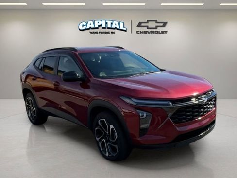 Certified 2024 Chevrolet Trax RS w/ Driver Confidence Package image 7