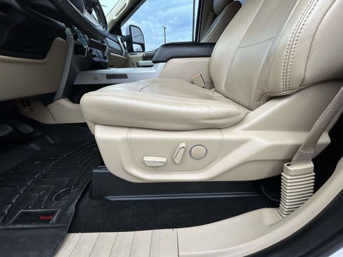 Used 2019 Ford F250 Lariat w/ Lariat Value Package image 17