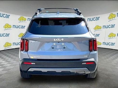 Used 2023 Kia Sorento S w/ Panoramic Sunroof Package AWD/4WD image 4