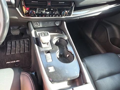 Used 2023 Nissan Rogue SL w/ SL Premium Package image 19