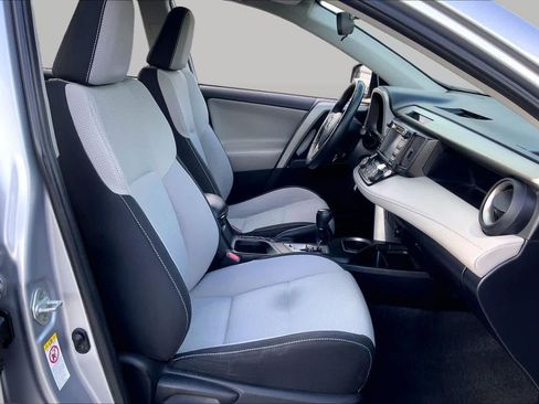 Used 2016 Toyota RAV4 XLE FWD image 9