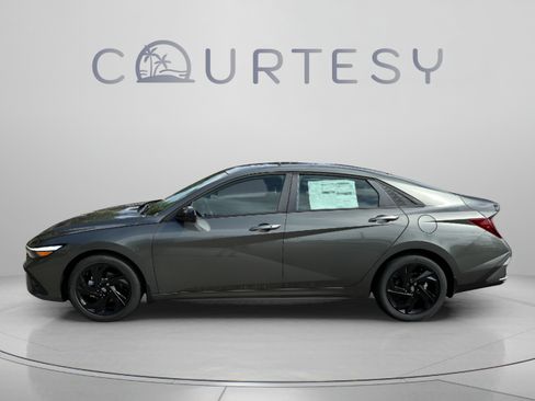 New 2026 Hyundai Elantra SEL Sport FWD image 2