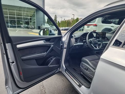 Used 2023 Audi Q5 e Premium Plus AWD/4WD image 9