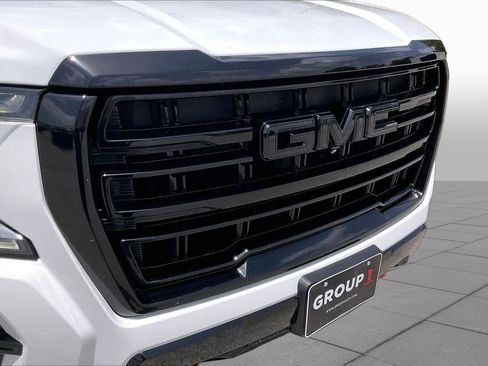 Used 2024 GMC Yukon AT4 w/ Technology Package AWD/4WD image 29