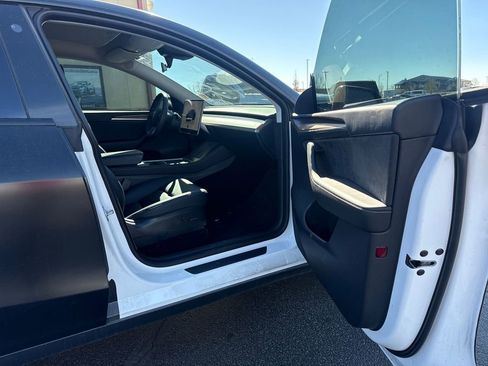 Used 2023 Tesla Model Y Performance image 43