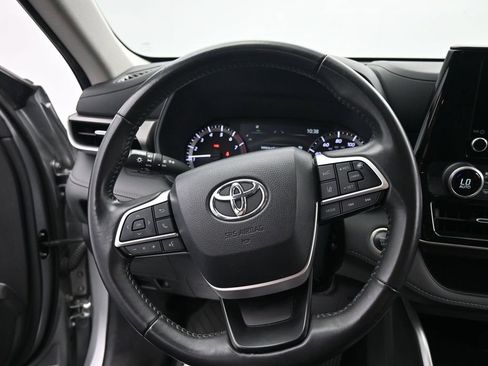 Used 2024 Toyota Highlander LE AWD/4WD image 20