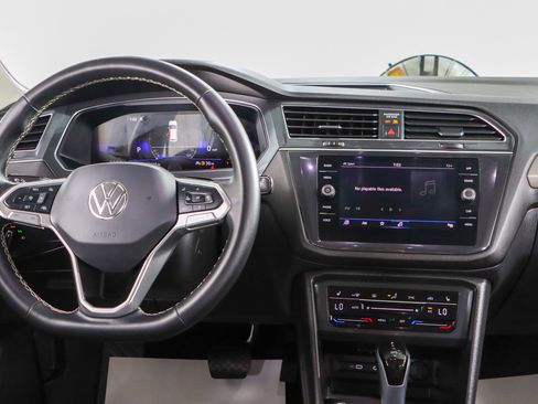 Used 2024 Volkswagen Tiguan SE image 17