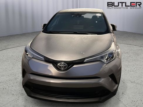 Used 2019 Toyota C-HR XLE FWD image 4