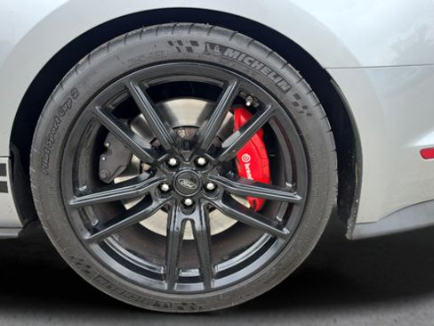Used 2020 Ford Mustang Shelby GT500 w/ Technology Package RWD image 19