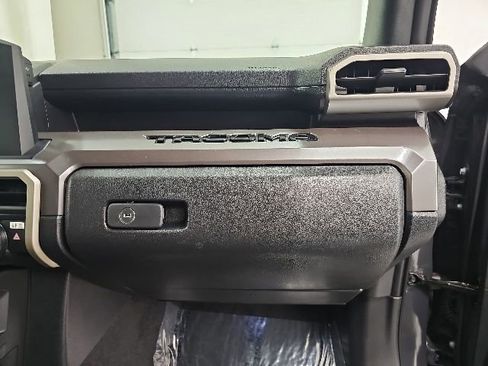 Certified 2025 Toyota Tacoma TRD Off-Road AWD/4WD image 36