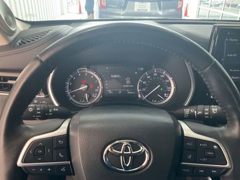 Used 2022 Toyota Highlander Limited AWD/4WD image 8