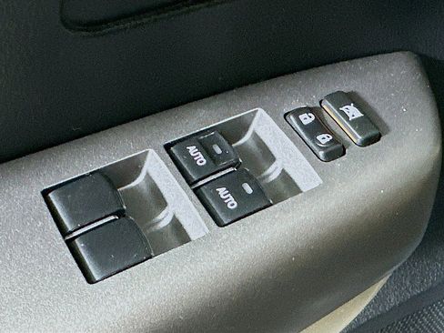 Used 2013 Toyota Sequoia SR5 image 21