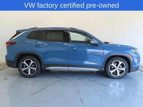 Certified 2026 Volkswagen Tiguan SE FWD image 2