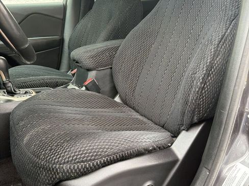 Used 2016 Jeep Cherokee Latitude w/ Cold Weather Group image 7