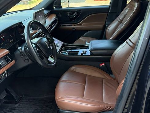 Used 2023 Lincoln Aviator Reserve w/ Equipment Group 201A RWD image 3