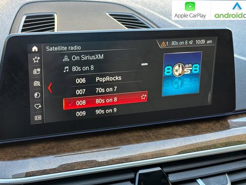 Used 2019 BMW 530e w/ Premium Package RWD image 20