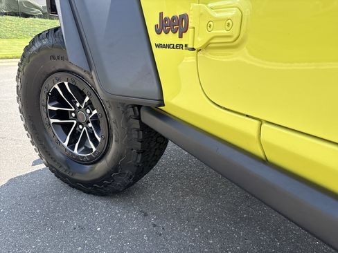 Used 2024 Jeep Wrangler Unlimited Rubicon w/ XTREMEE 35" Tire Package AWD/4WD image 12