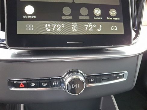 New 2026 Volvo XC90 B6 Plus w/ Protection Package Premier image 9