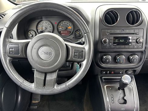Used 2017 Jeep Patriot High Altitude AWD/4WD image 10