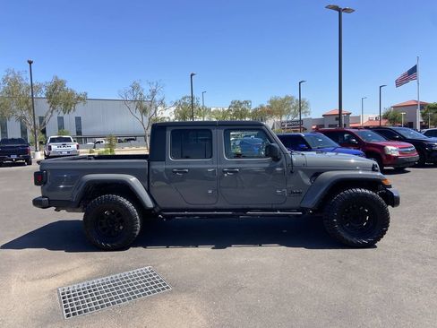 Used 2022 Jeep Gladiator Sport AWD/4WD image 2