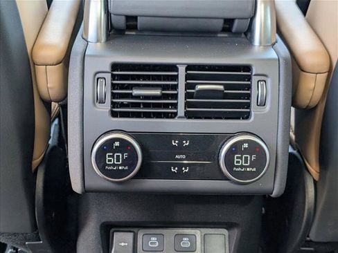 Used 2025 Land Rover Discovery Metropolitan Edition AWD/4WD image 17