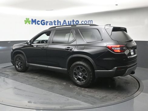 Used 2025 Honda Pilot TrailSport image 28