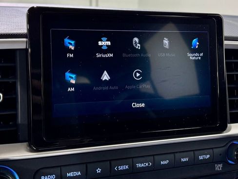 Used 2025 Hyundai Venue Limited image 18