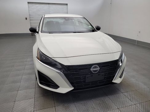 Used 2025 Nissan Altima 2.5 SV FWD image 14