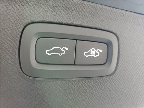 Certified 2025 Volvo XC90 B6 Plus AWD/4WD image 10