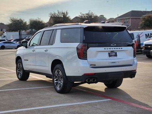 Used 2025 Chevrolet Suburban Z71 image 3