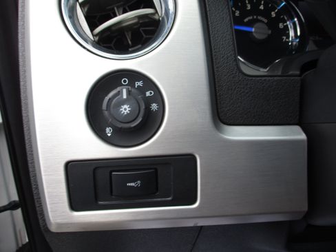 Used 2014 Ford F150 Platinum image 16