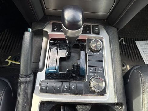 Used 2021 Toyota Land Cruiser Heritage Edition image 15