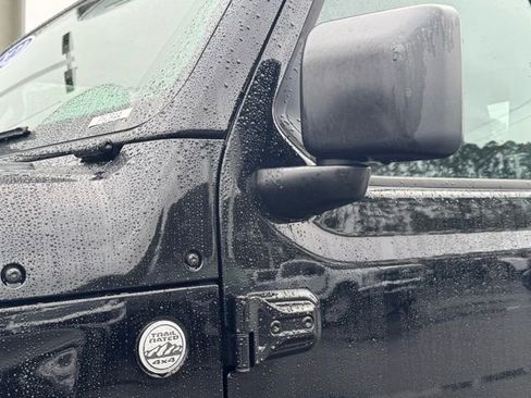 Used 2022 Jeep Gladiator Overland w/ Cold Weather Group image 23