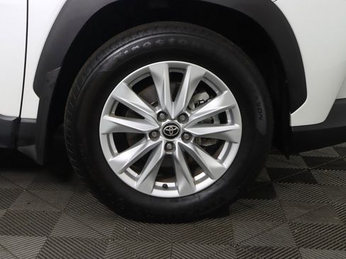 Used 2024 Toyota Corolla Cross LE image 18