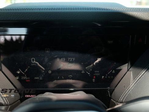 New 2025 GMC Yukon XL Denali w/ Sun & Power Step Package image 27