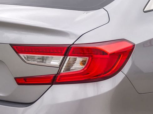 Used 2018 Honda Accord LX image 10