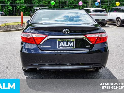 Used 2017 Toyota Camry SE w/ Moonroof Package FWD image 11
