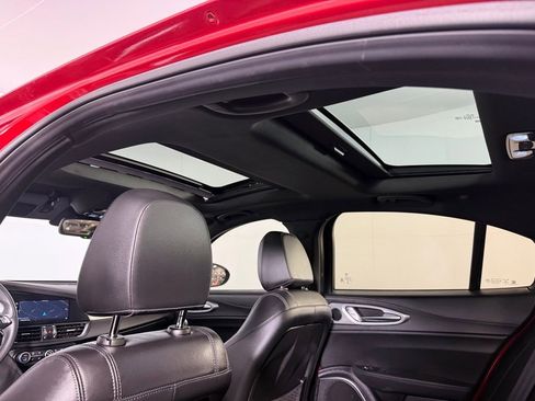 Used 2023 Alfa Romeo Giulia Veloce image 28