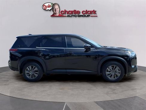 Used 2023 Nissan Pathfinder S image 6