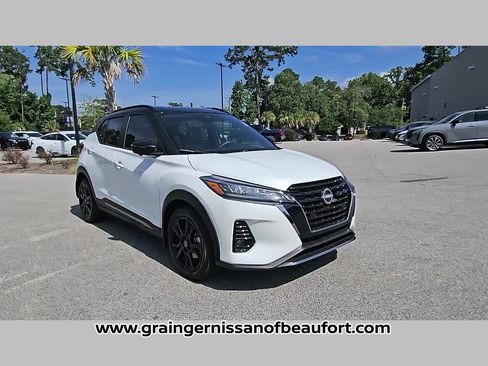 Used 2024 Nissan Kicks SR w/ SR Premium Package FWD image 31