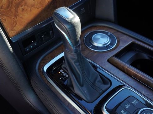 Used 2024 Nissan Armada SL w/ Captain's Chairs Package image 16