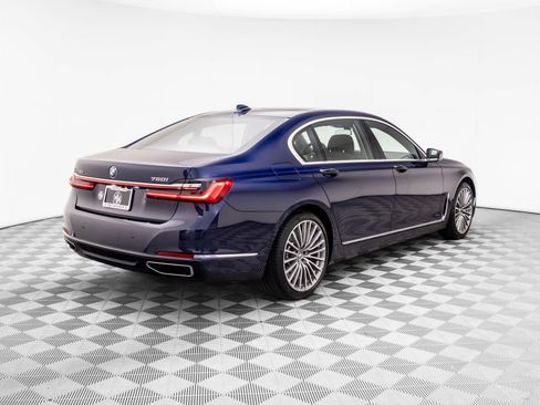 Certified 2022 BMW 750i xDrive w/ Luxury Rear Seating Package image 6