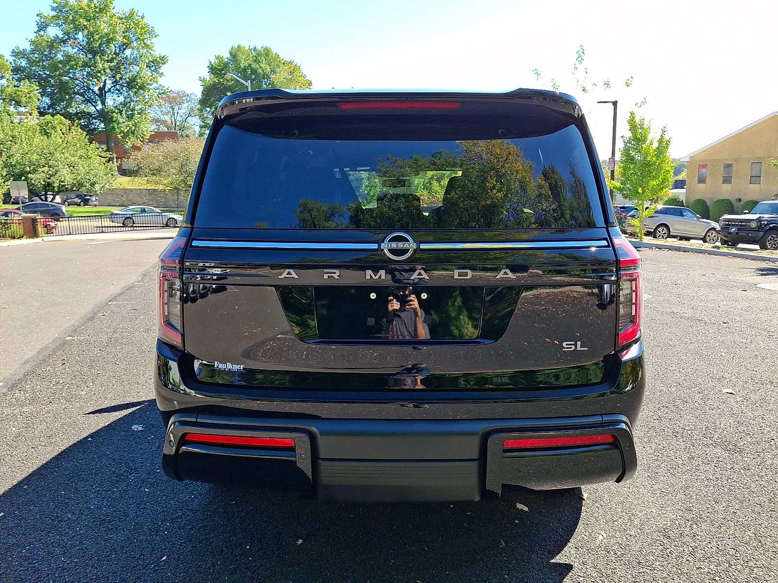 Certified 2025 Nissan Armada SL w/ Captain's Chari Seat Package AWD/4WD image 5