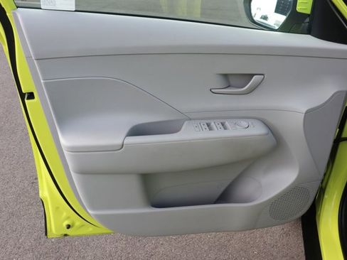 Used 2025 Hyundai Kona SEL image 8