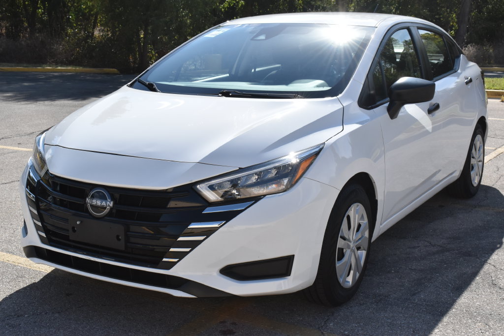 Used 2025 Nissan Versa S FWD image 4
