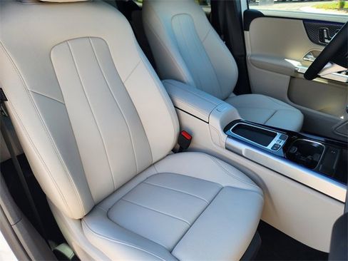 Certified 2025 Mercedes-Benz GLB 250 4MATIC image 15