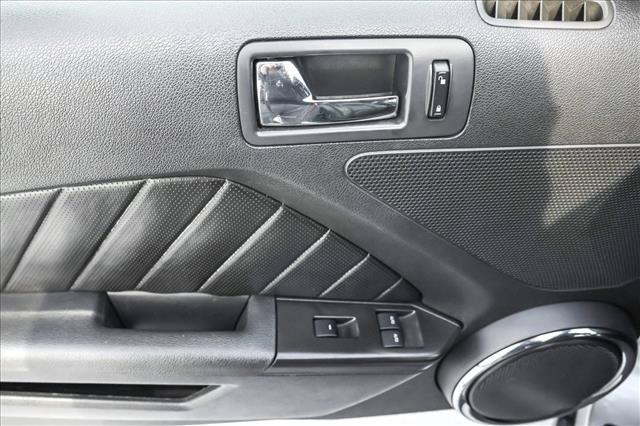 Used 2011 Ford Mustang GT Premium w/ Comfort Pkg RWD image 13