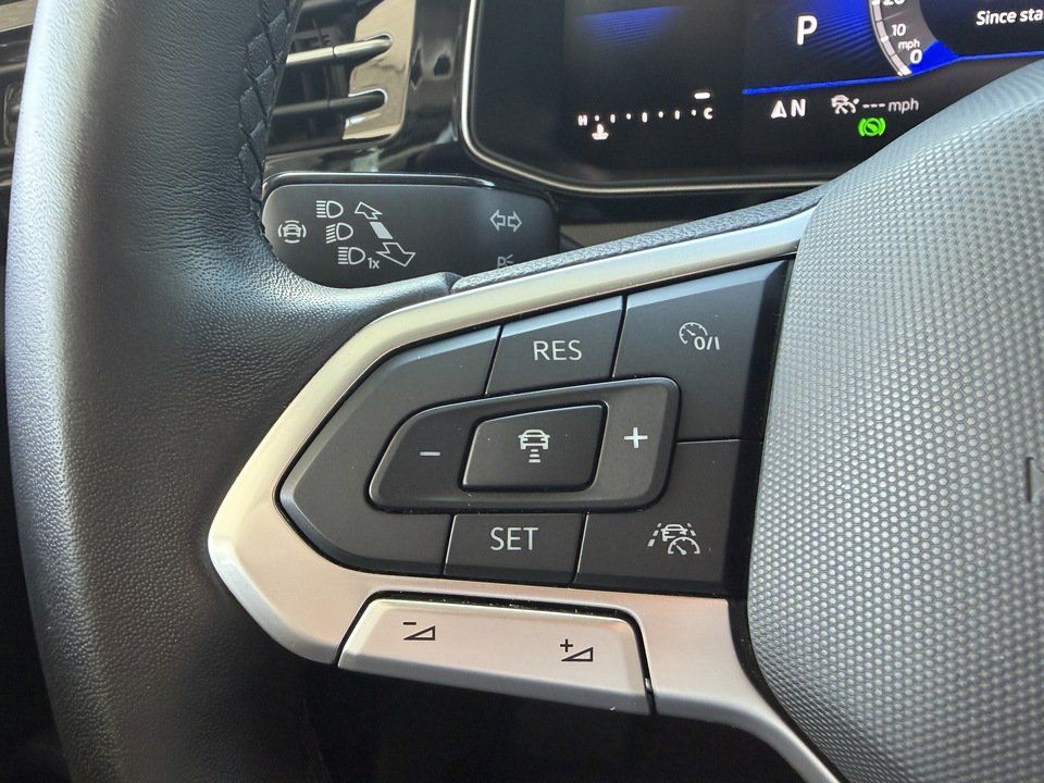 Used 2017 Ford Edge Titanium w/ Equipment Group 301A AWD/4WD image 16