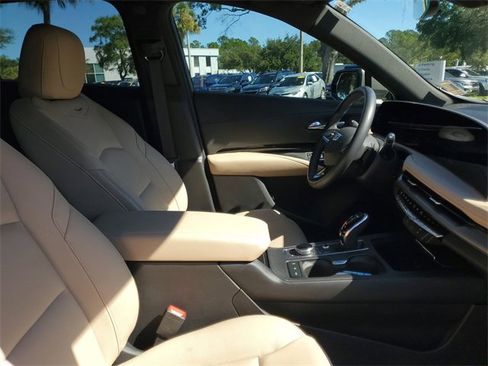 Used 2024 Cadillac XT4 Luxury image 35