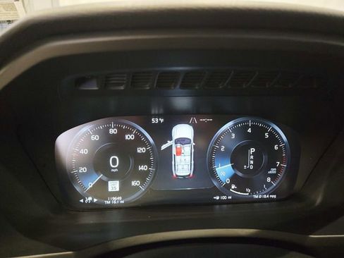 Used 2016 Volvo XC90 T6 Momentum w/ Momentum Plus Package image 22